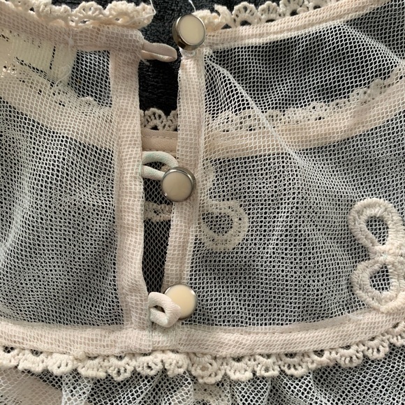 Sheer Sleeveless Blouse - Picture 4 of 5